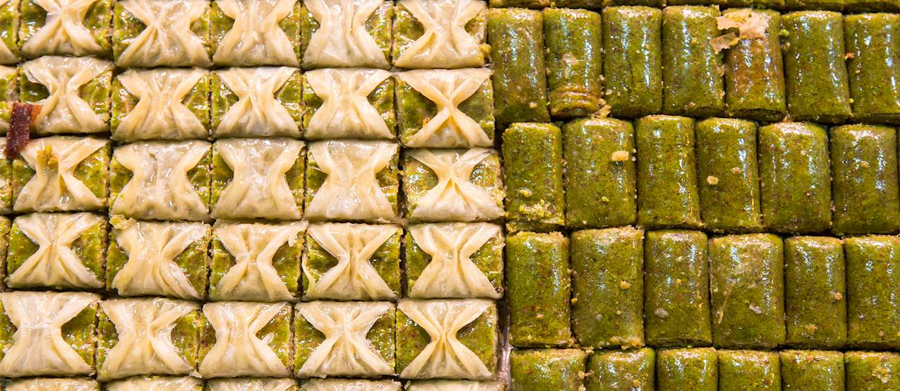 Fıstıklı Sarma | Traditional Sweet Pastry From Turkiye | TasteAtlas