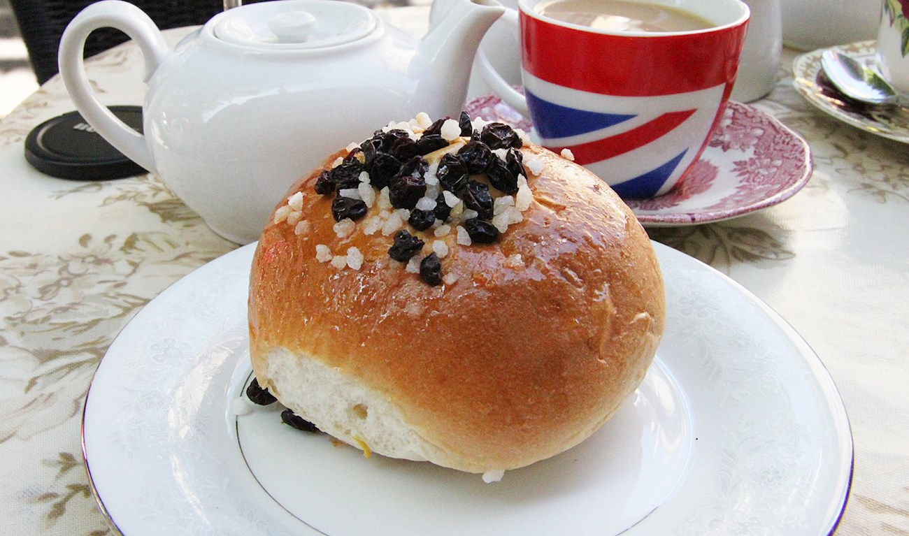 Bath Bun | Traditional Sweet Bread From Bath, England