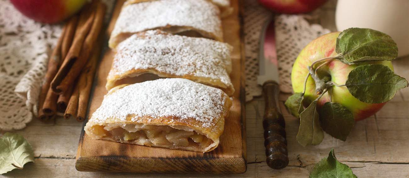 Strudel (Trentino-Alto Adige) | Traditional Dessert From Trentino-South ...