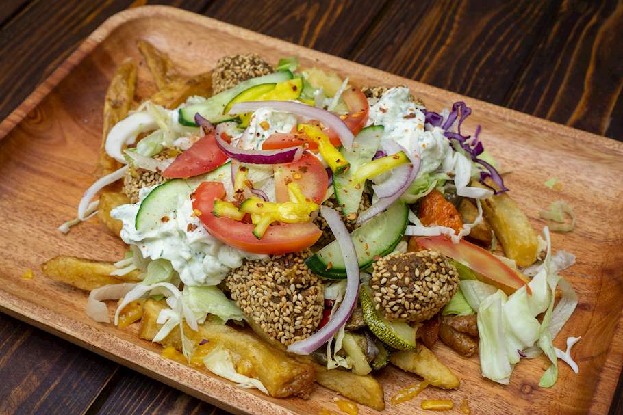 Vegetarian Kapsalon With Falafel Authentic Recipe TasteAtlas